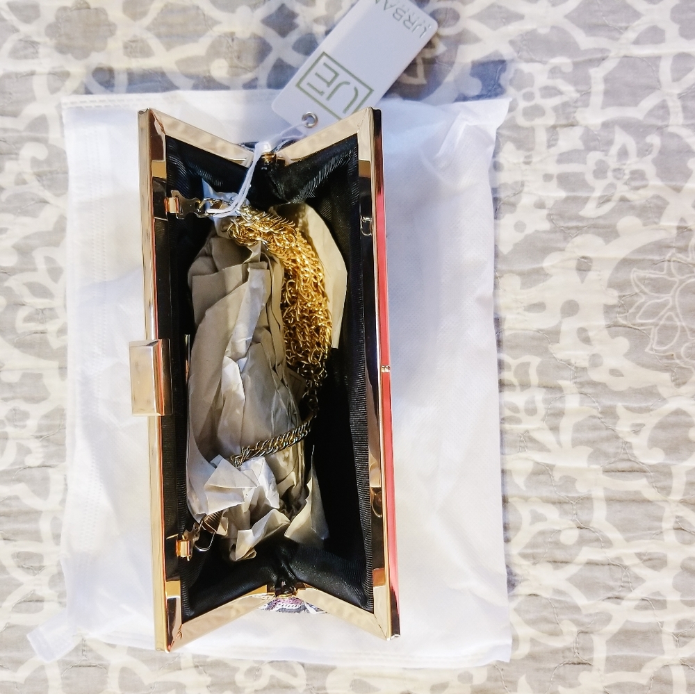 Urban Expressions | NWT Chevron Sequins Clutch - Picture 3 of 4